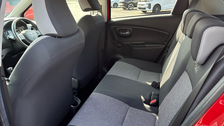 Toyota Yaris 1.5 Hybrid Y20 5dr CVT [Bi-tone] Hybrid Hatchback